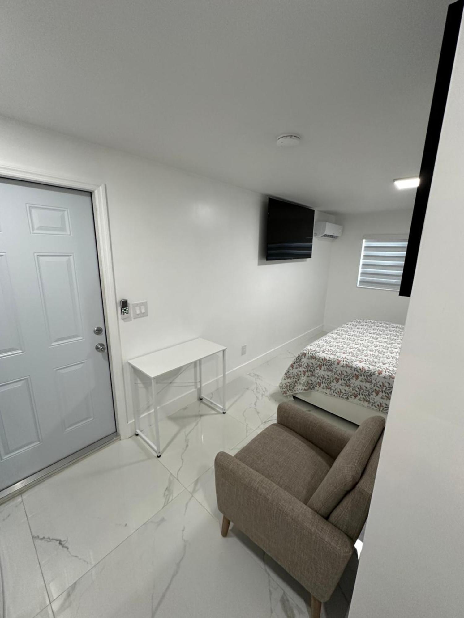 Adrien Guest Studio Miami Gardens Exterior foto